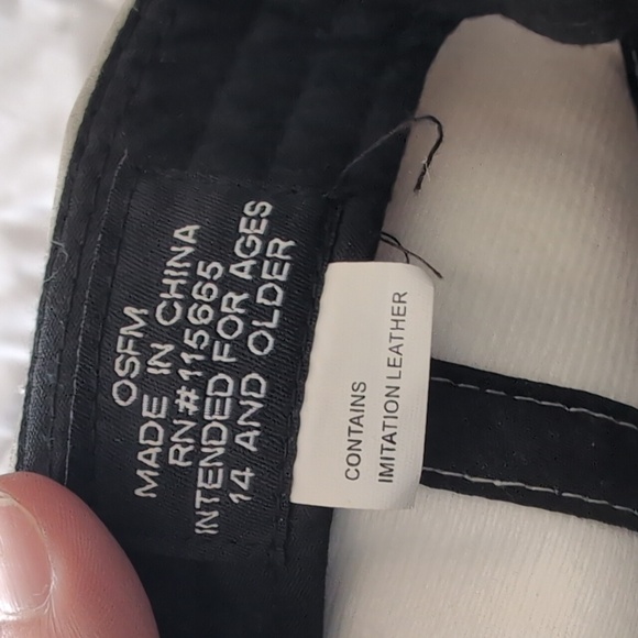 Super Mario snap back hat - Picture 4 of 5